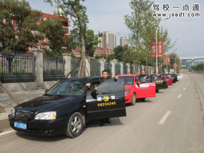 萬州廣路汽車陪駕服務(wù)與重慶汽車陪練指南 駕校一點(diǎn)通后的上路必修課